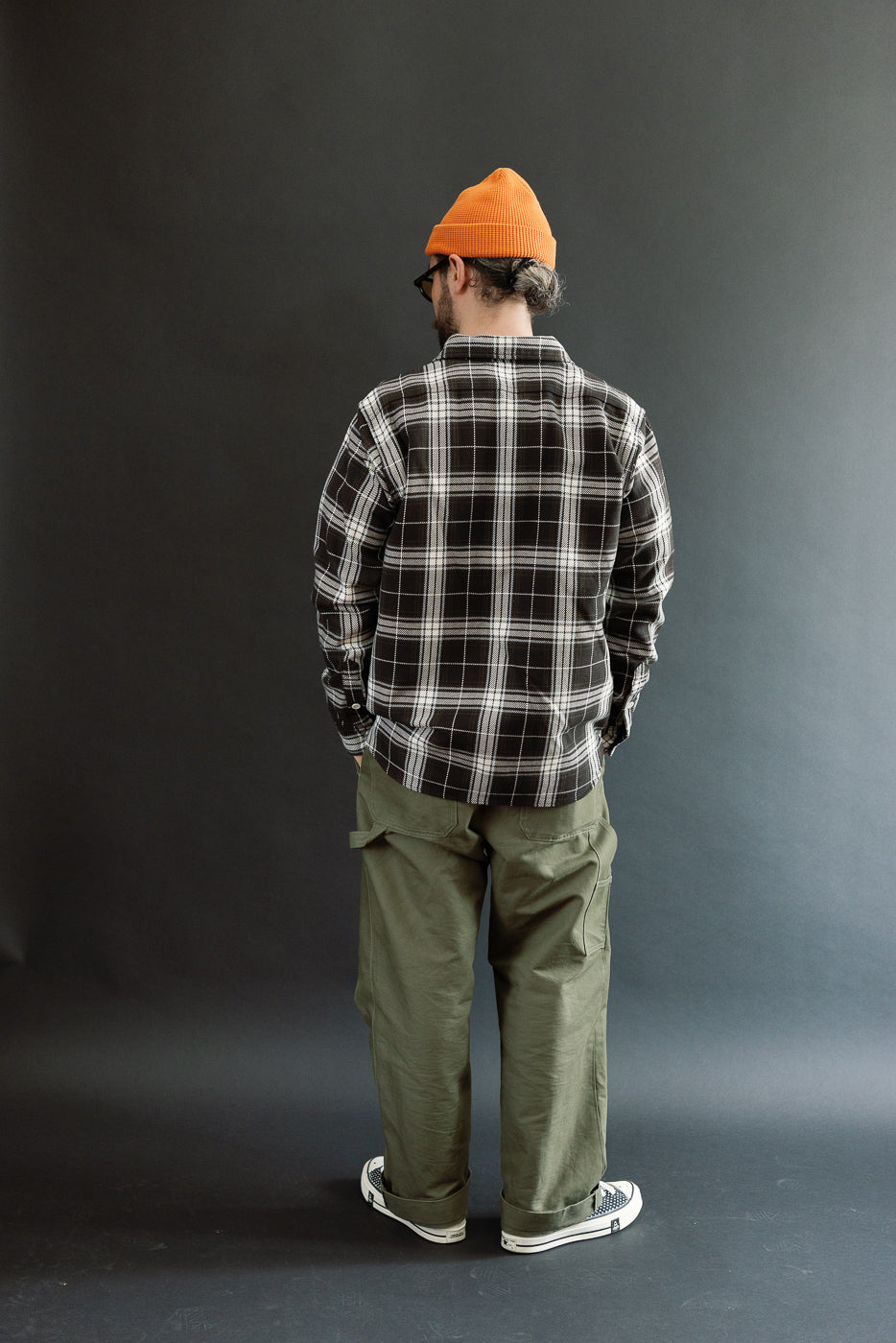 Full body rear view of male model 5'9