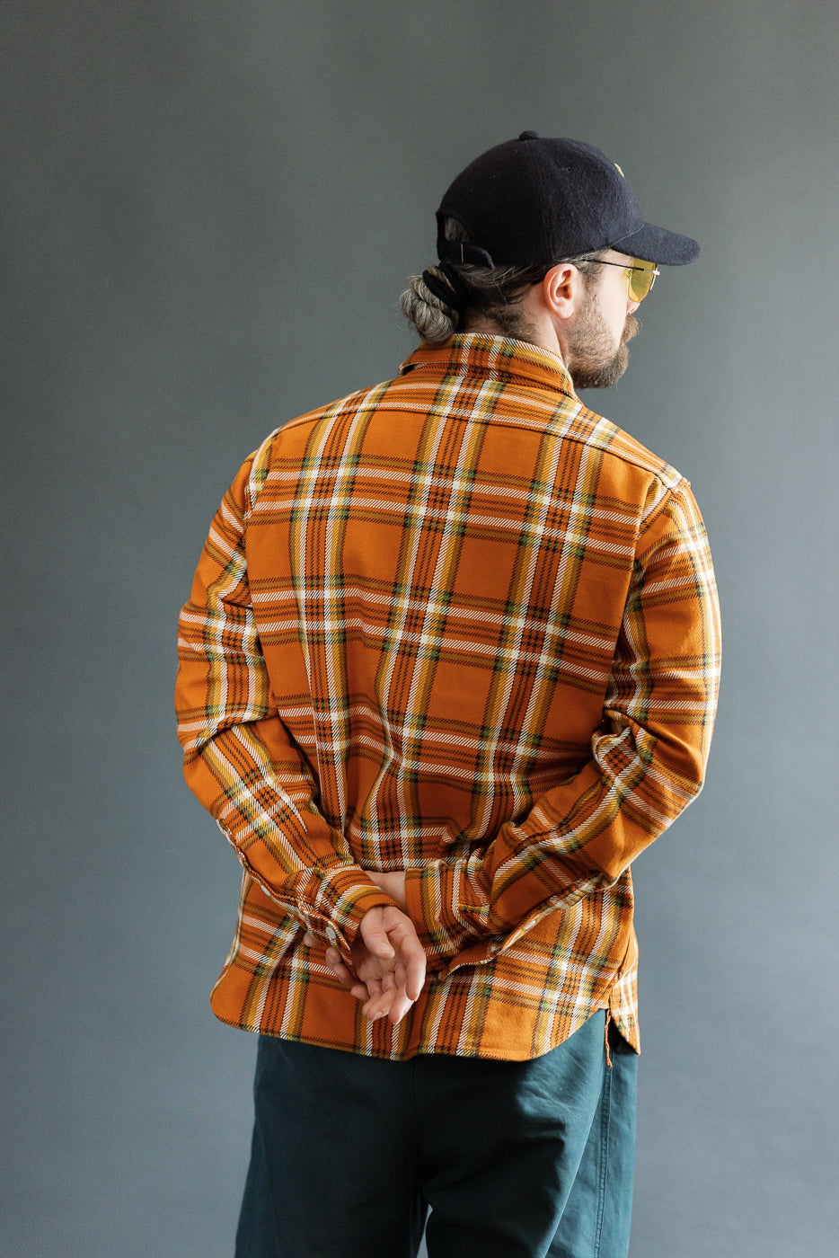 Back view of male model, 5'9