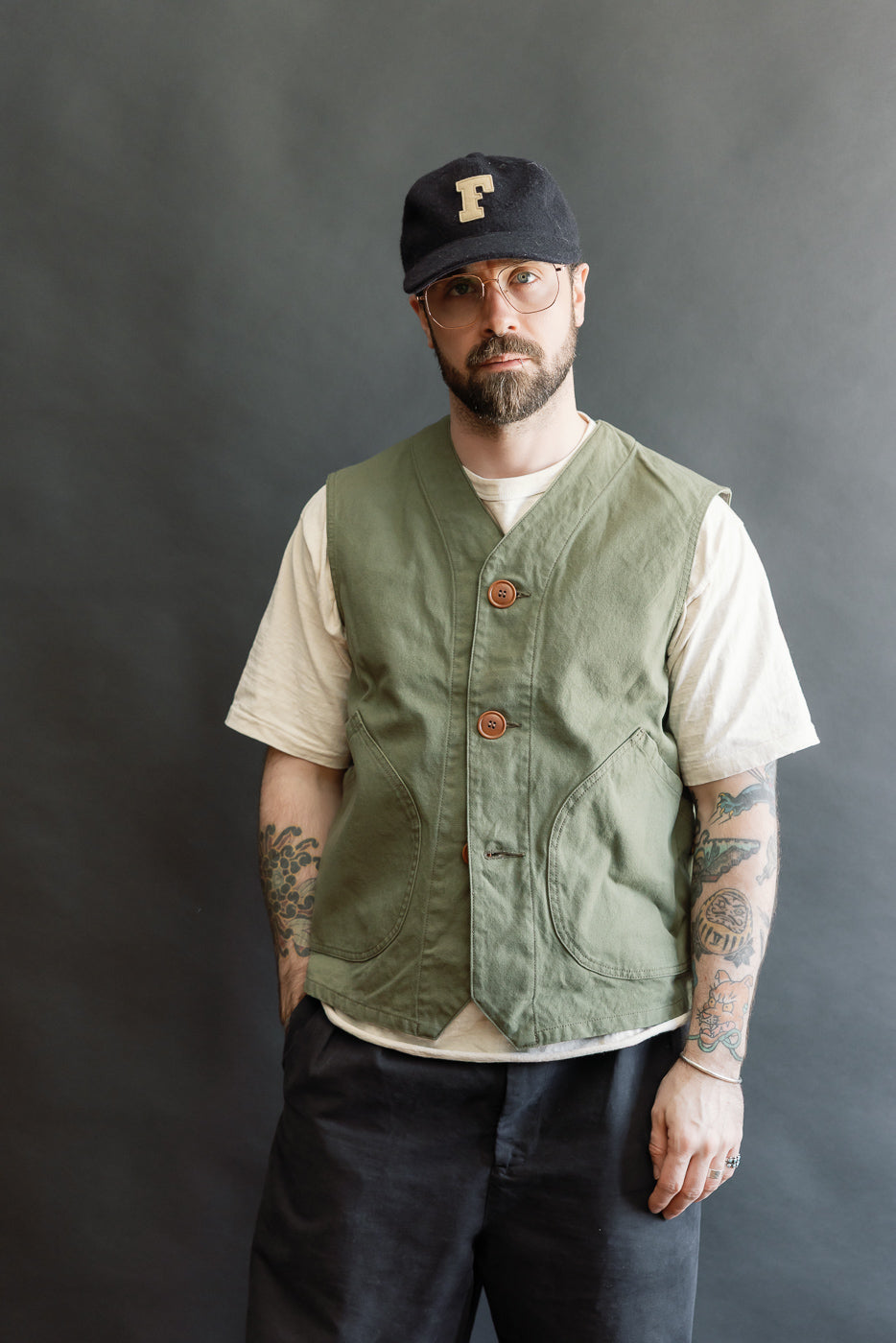 Front view, male model 5'9