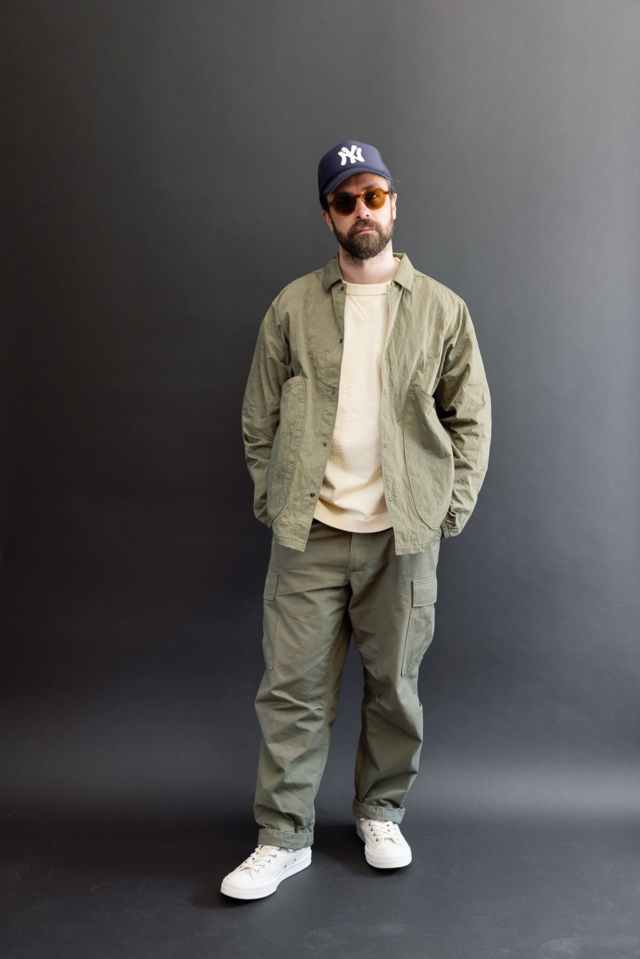 Full body front view: male model, 5'9