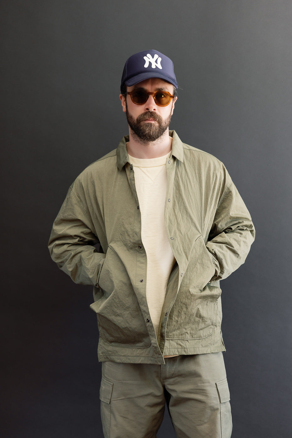 Full body front view: male model, 5'9