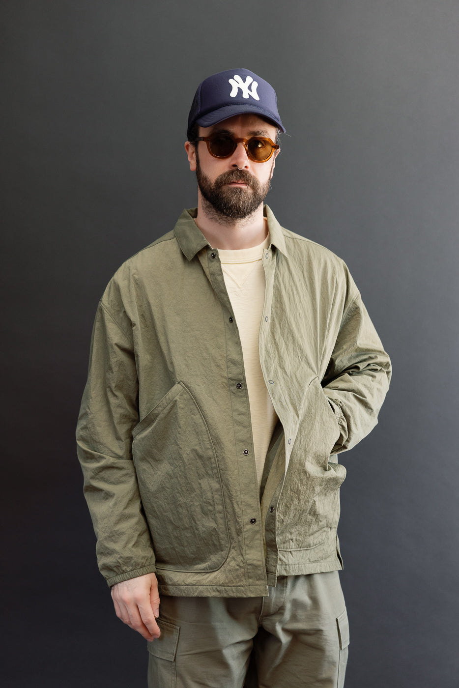 Full body front view: male model, 5'9