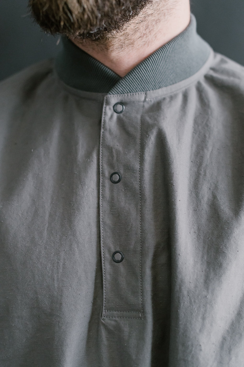 JM8509 - Back Nep Himo GJ Neck - 330 True Gray