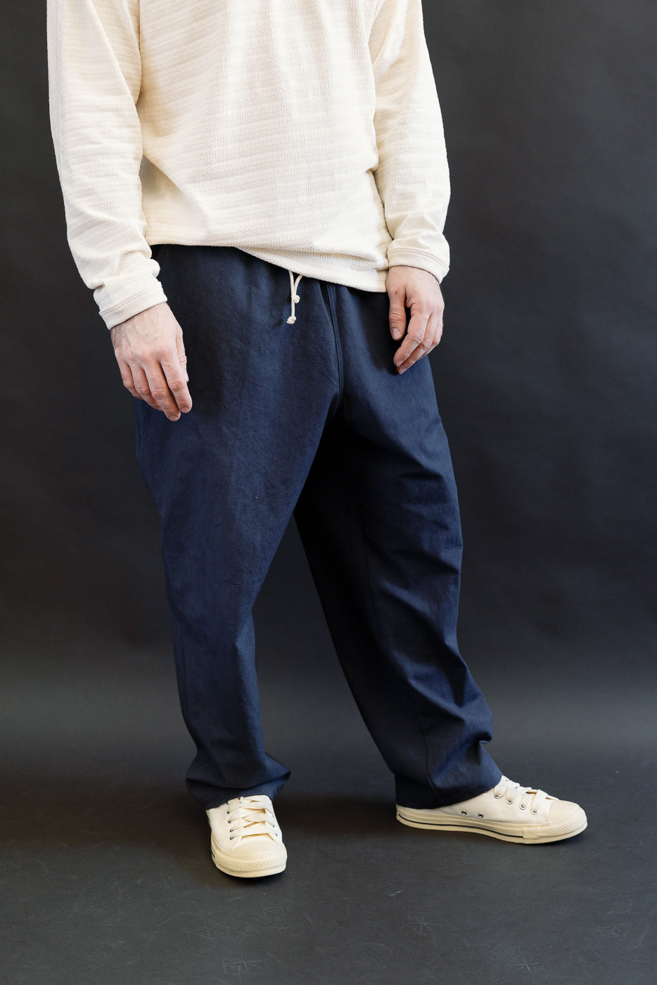 Front view, male model 5'9