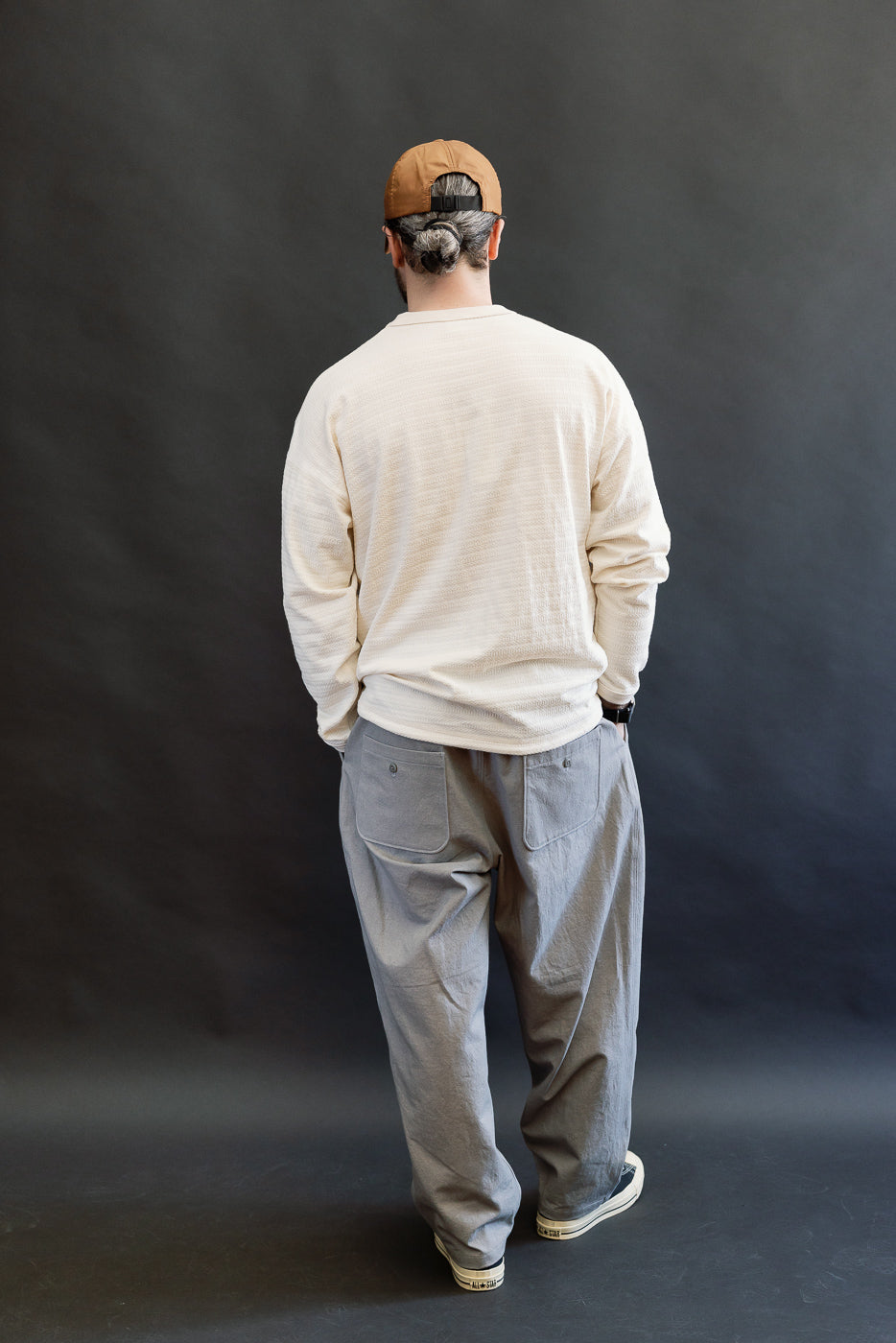 Full body rear view of male model, 5'9