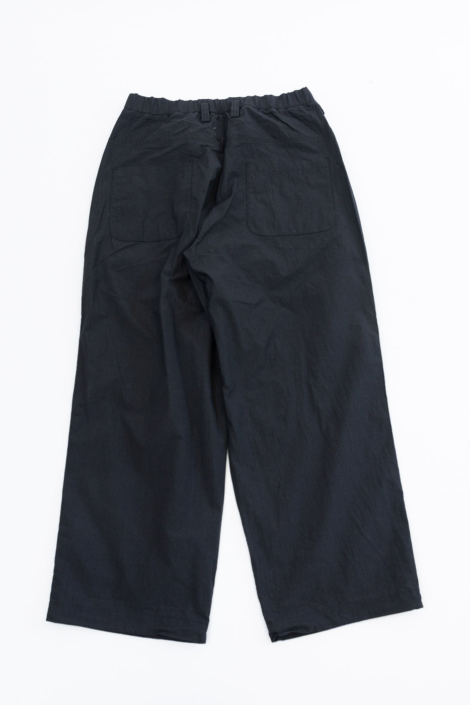 Black wide-leg pants back view, elastic waist, two rear pockets, flat lay