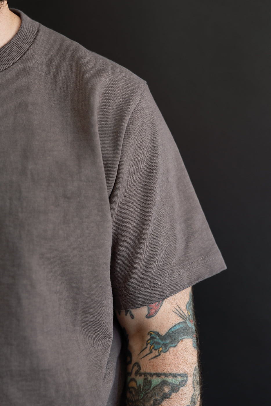 Close-up front view of male model (5'9