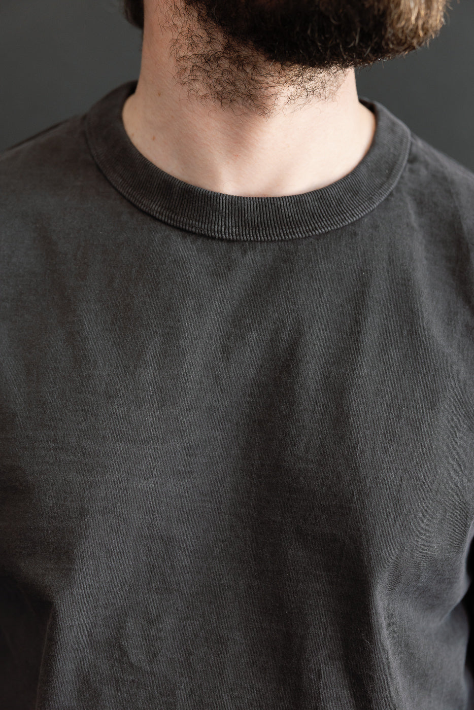 Close-up front view of male model (5'9