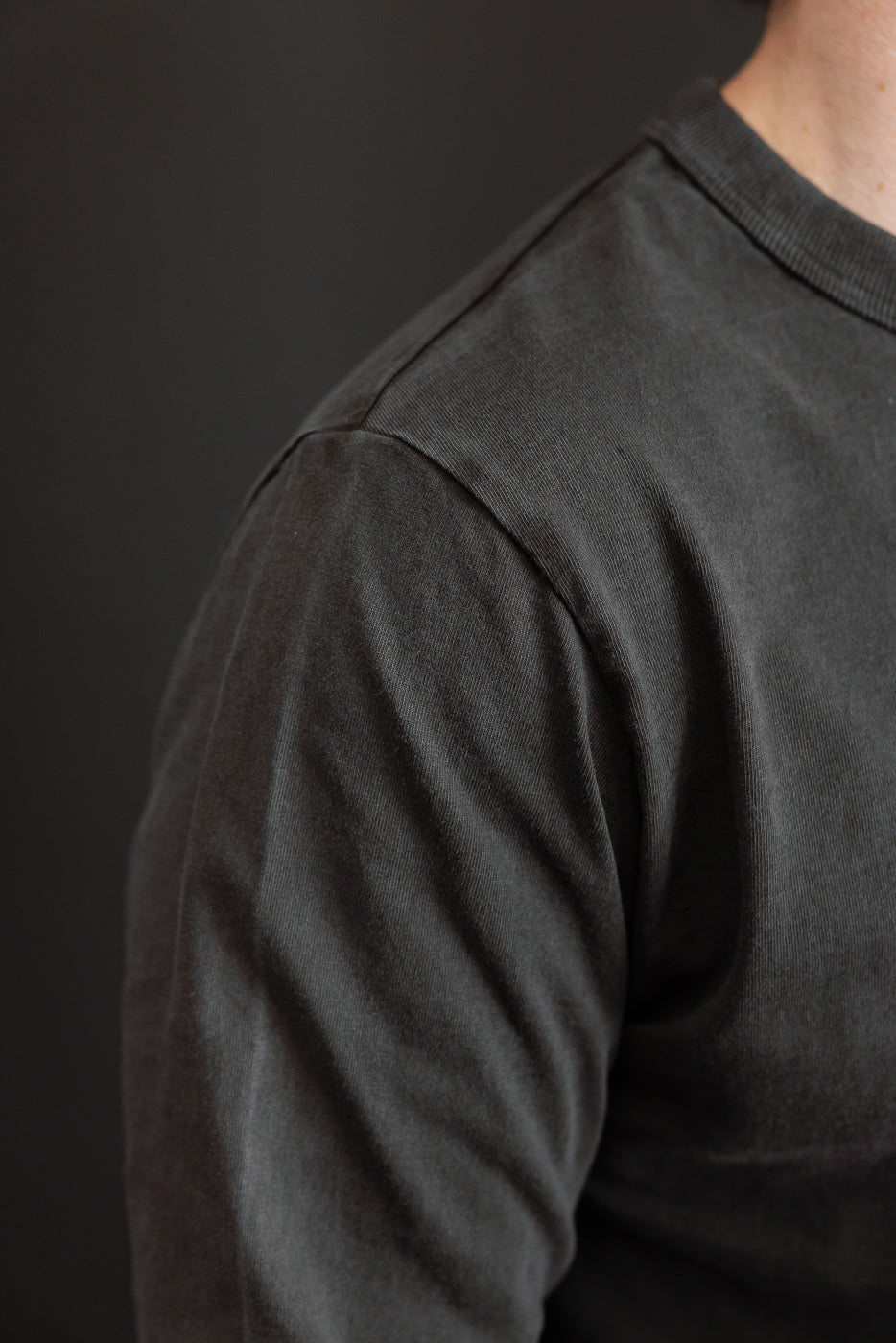 Close-up side view of male model, 5'9