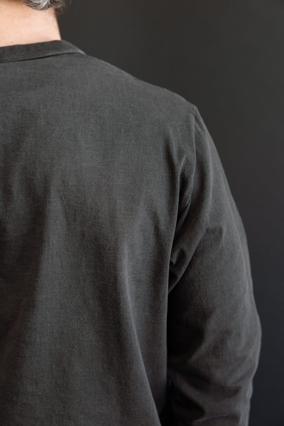 Back view of male model, 5'9