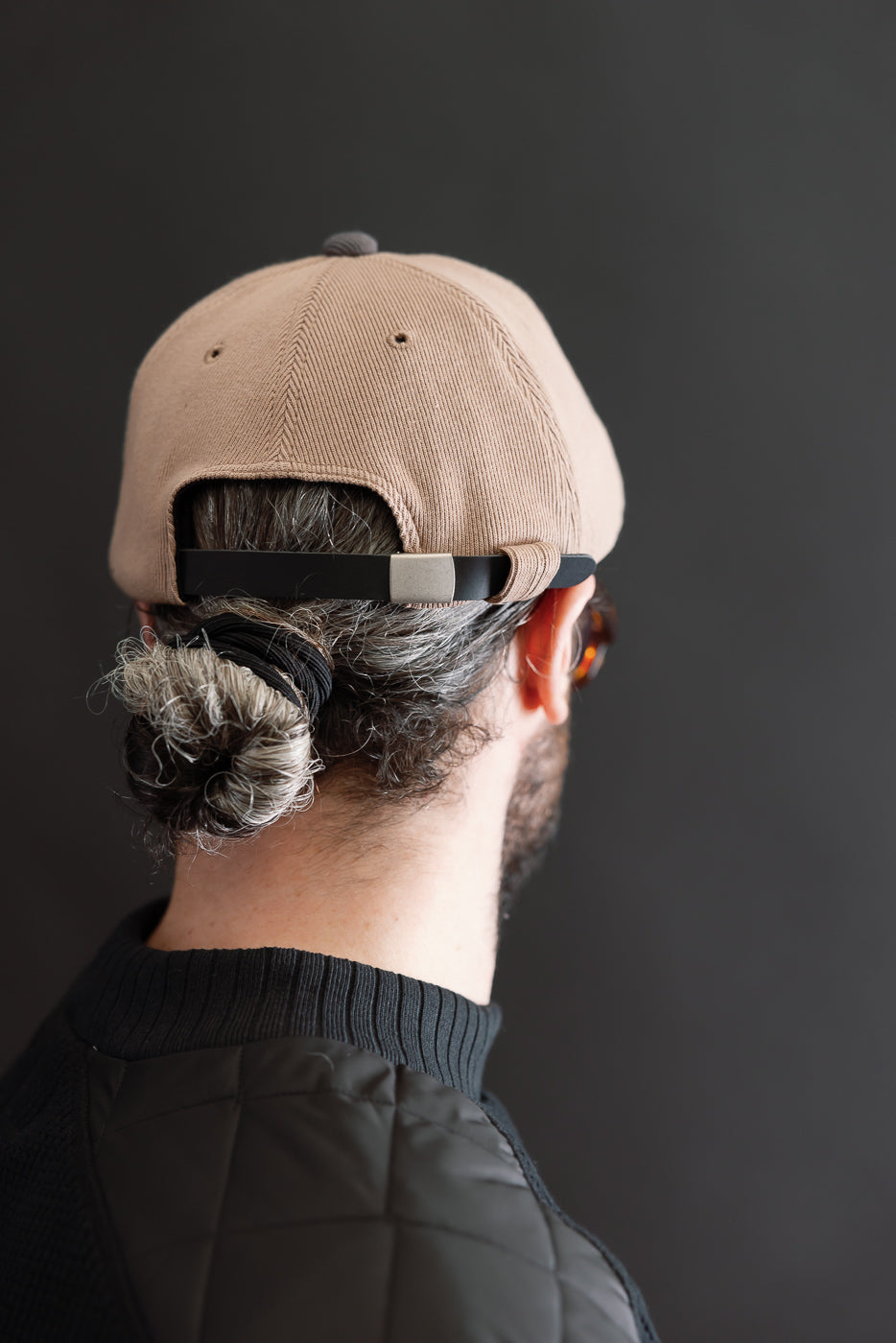 Close-up back view of a tan corduroy cap on a male model, 5'9