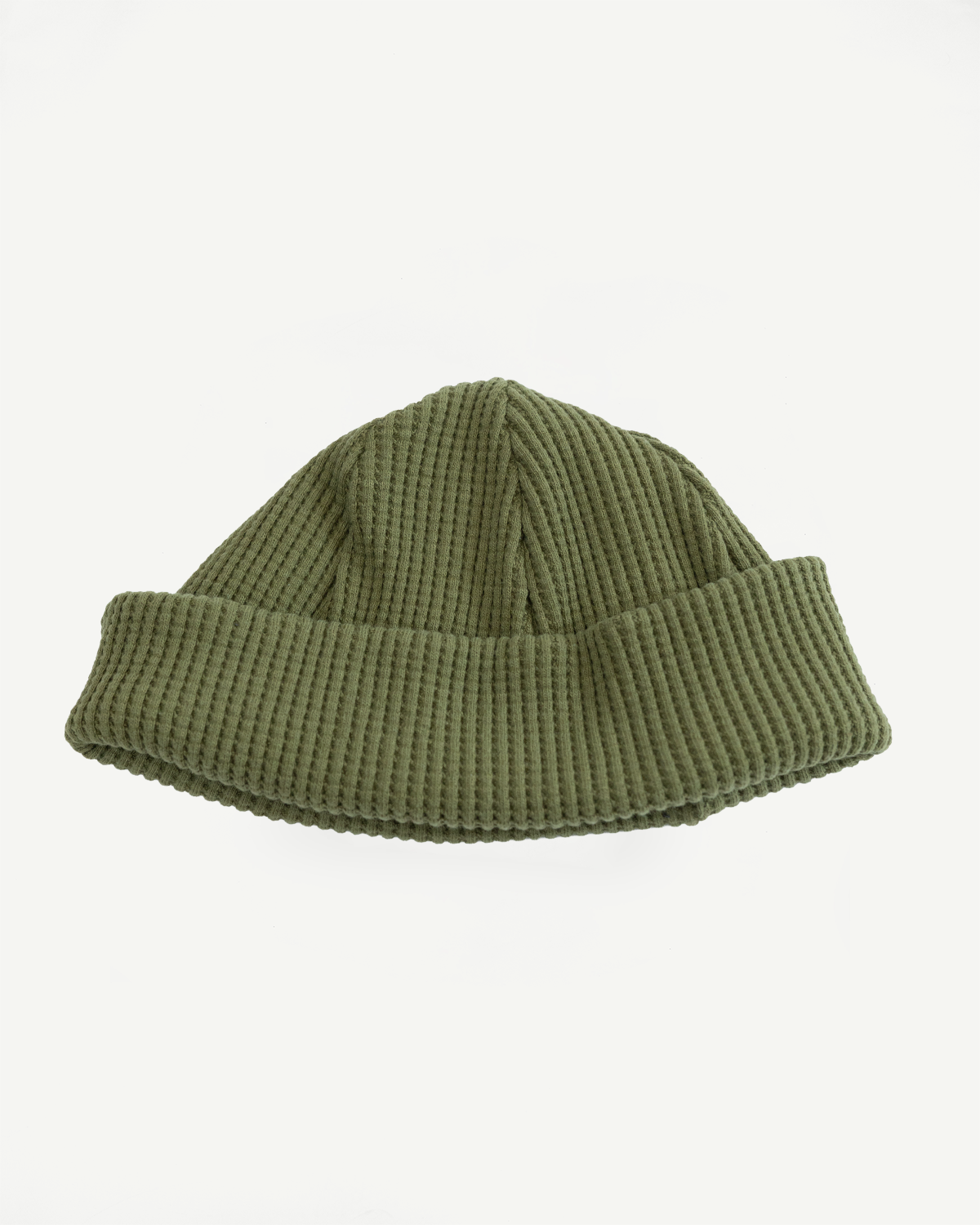 Front view flat lay of an olive green ribbed knit beanie hat.