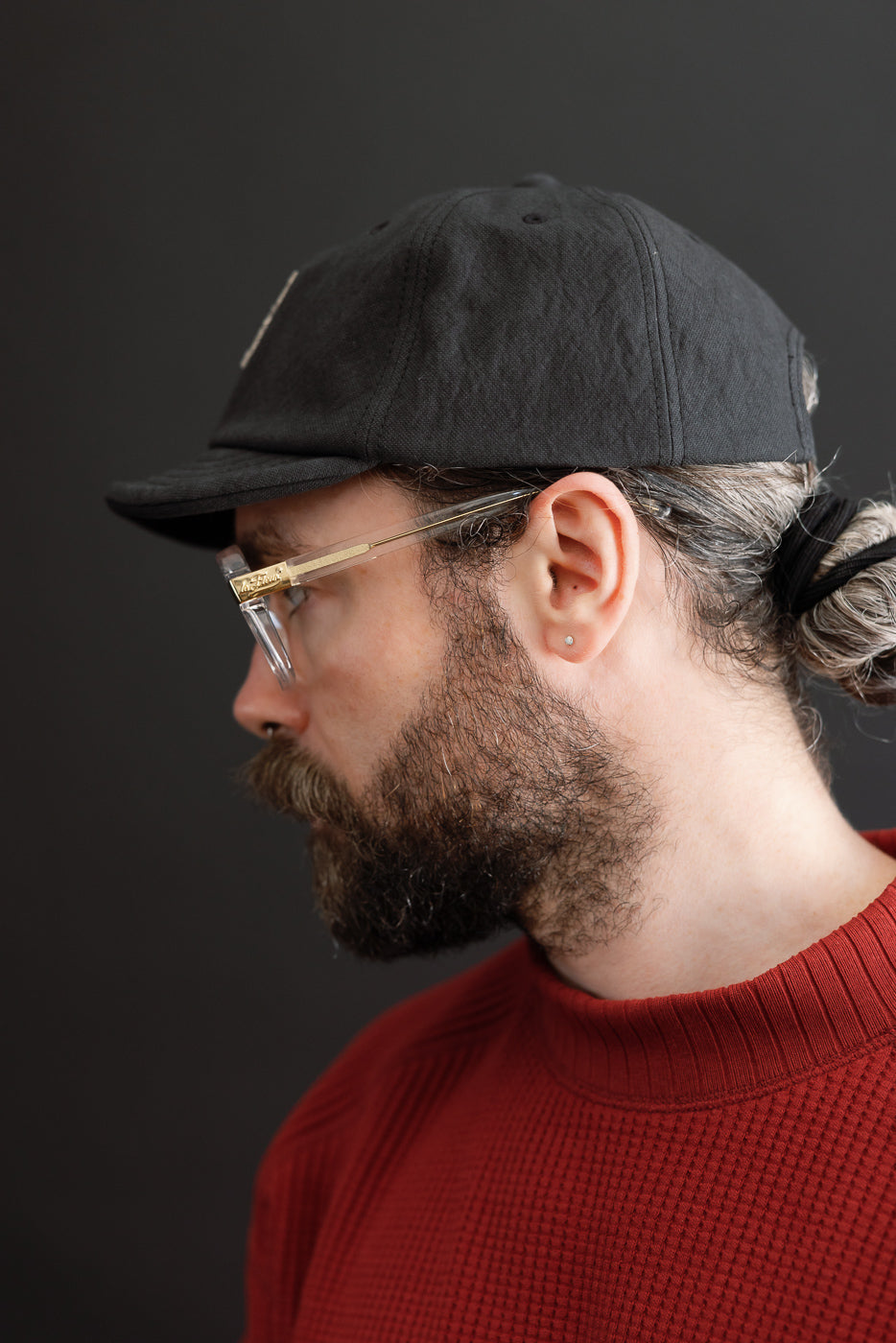 Side profile of a male model, 5'9