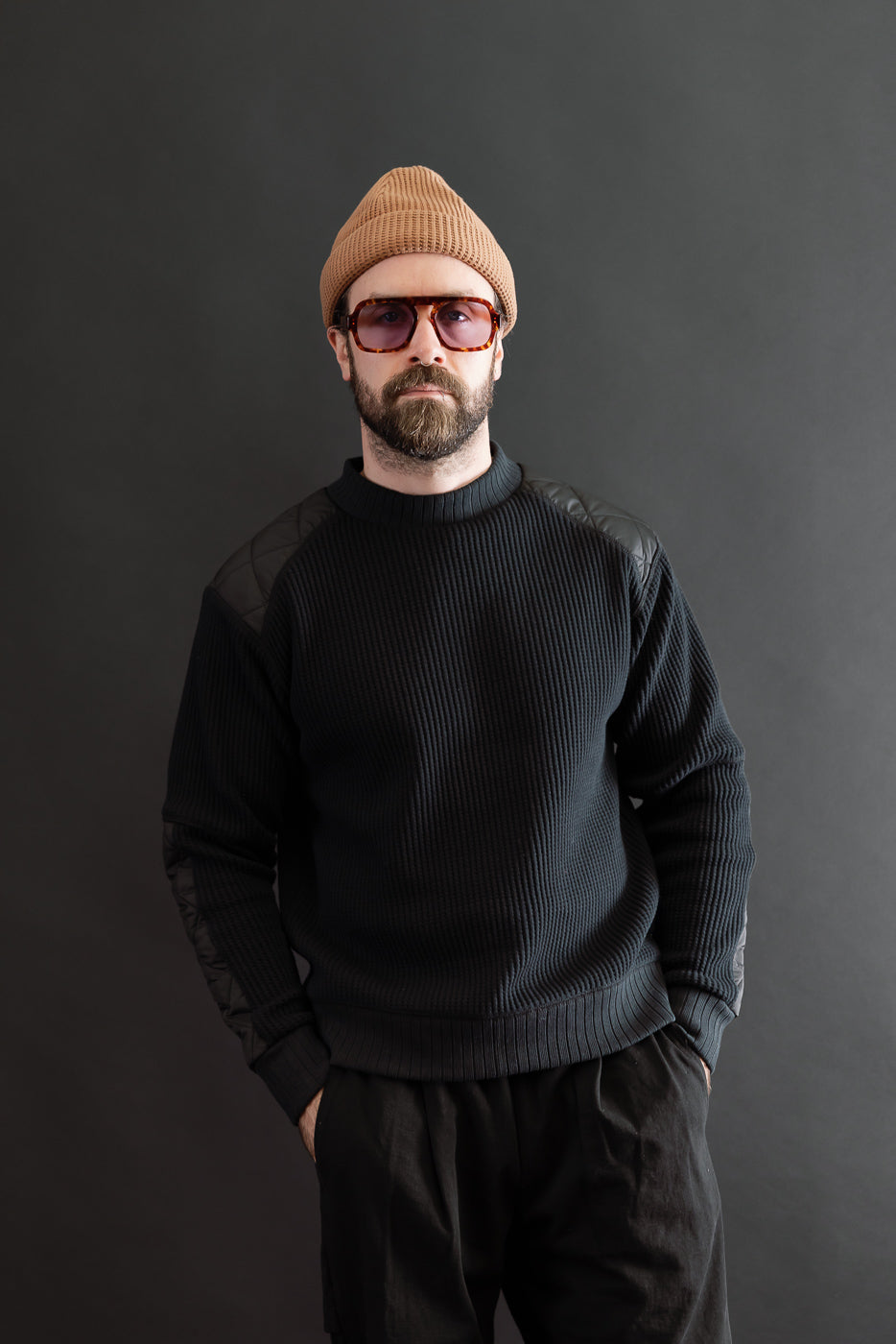 Front view: Male model, 5'9
