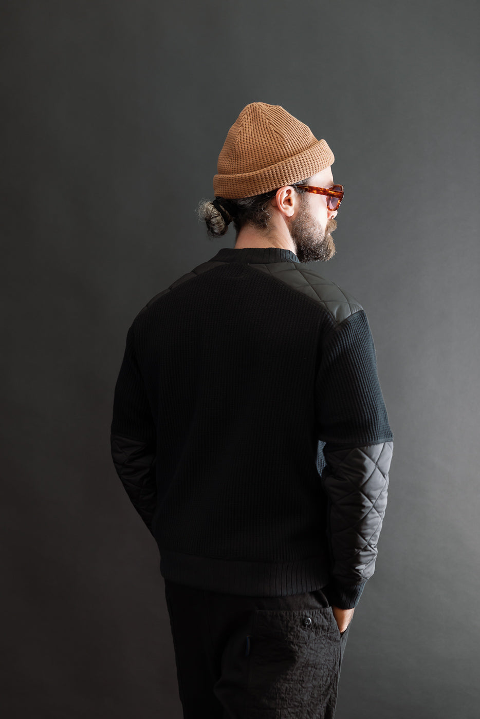 Back view of a male model (5'9