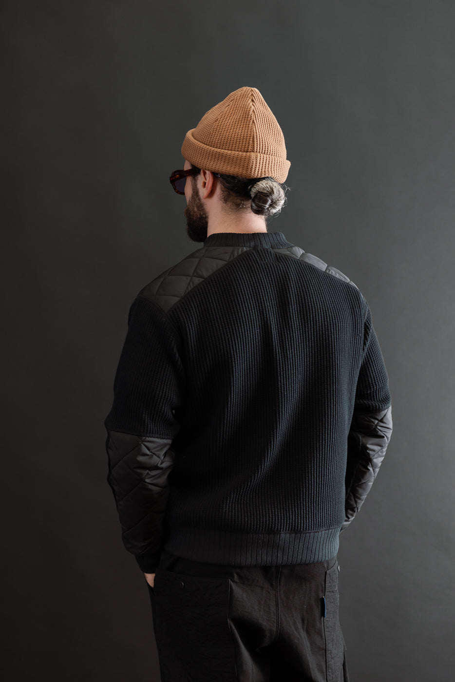 Back view of a male model, 5'9