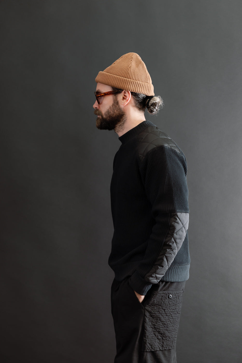 Side view of athletic male model (5'9