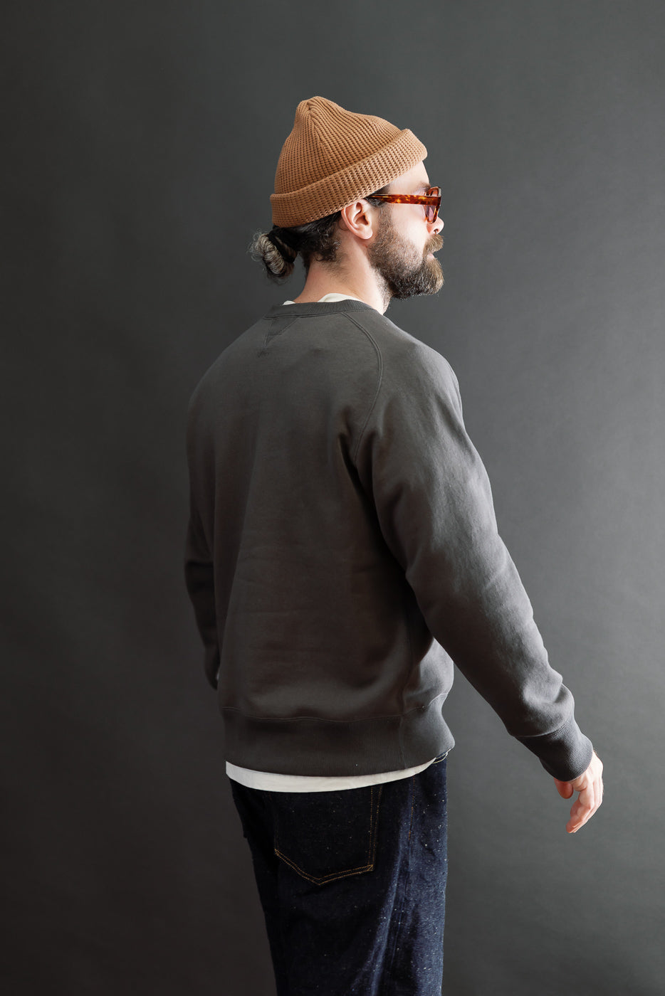 Back view of male model, 5'9