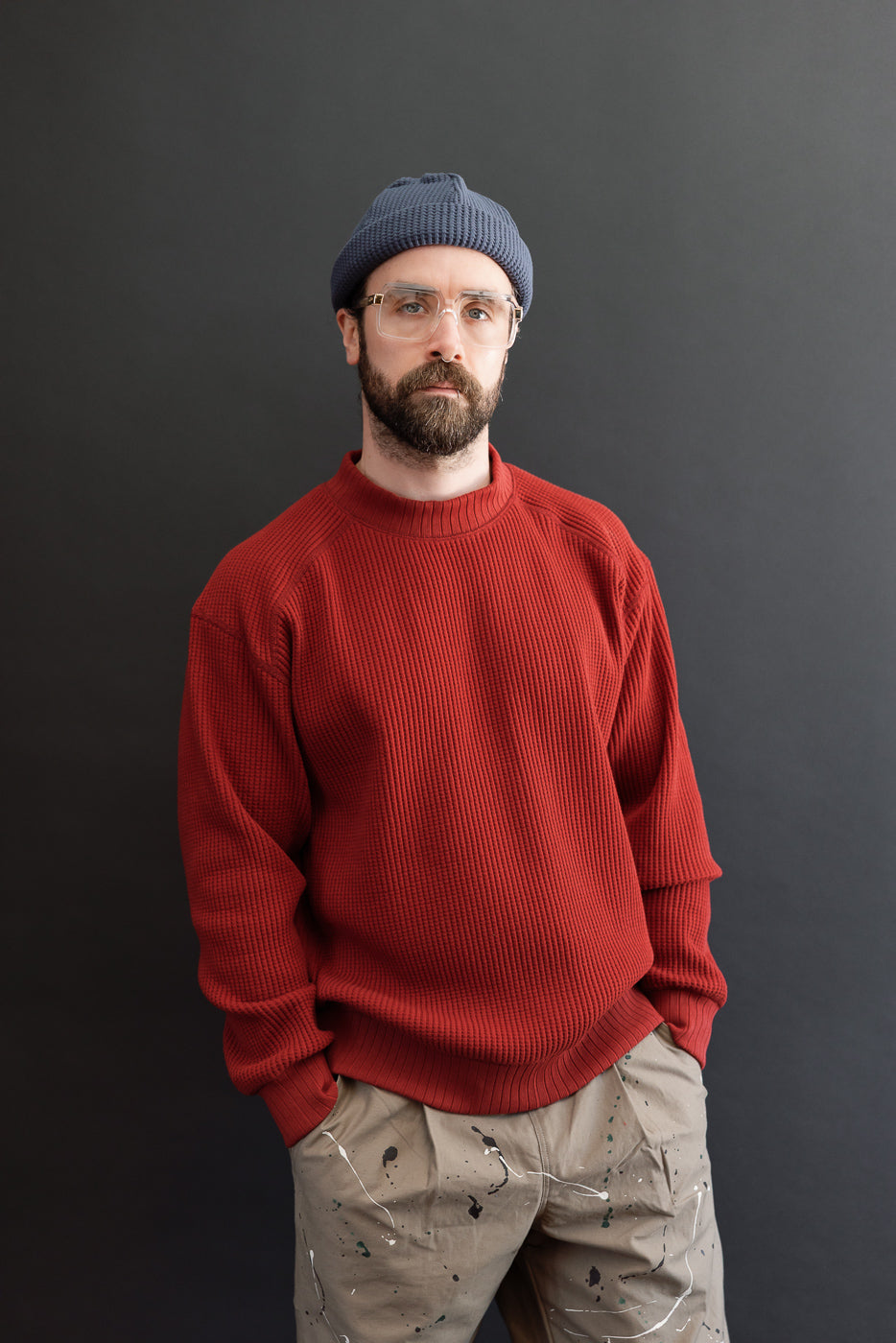 Front full body: male model, 5'9
