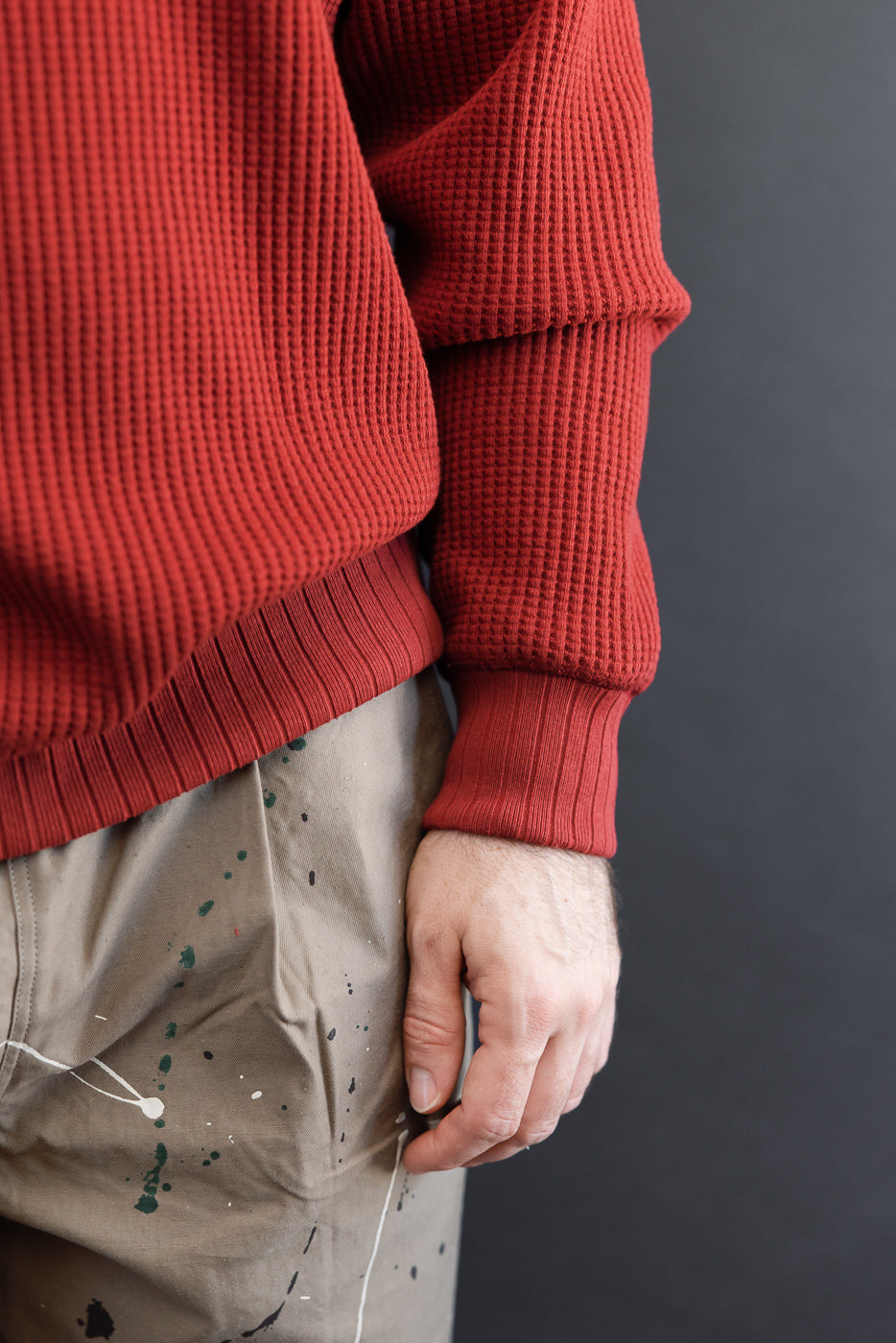 Close-up, side view of a male model (5'9