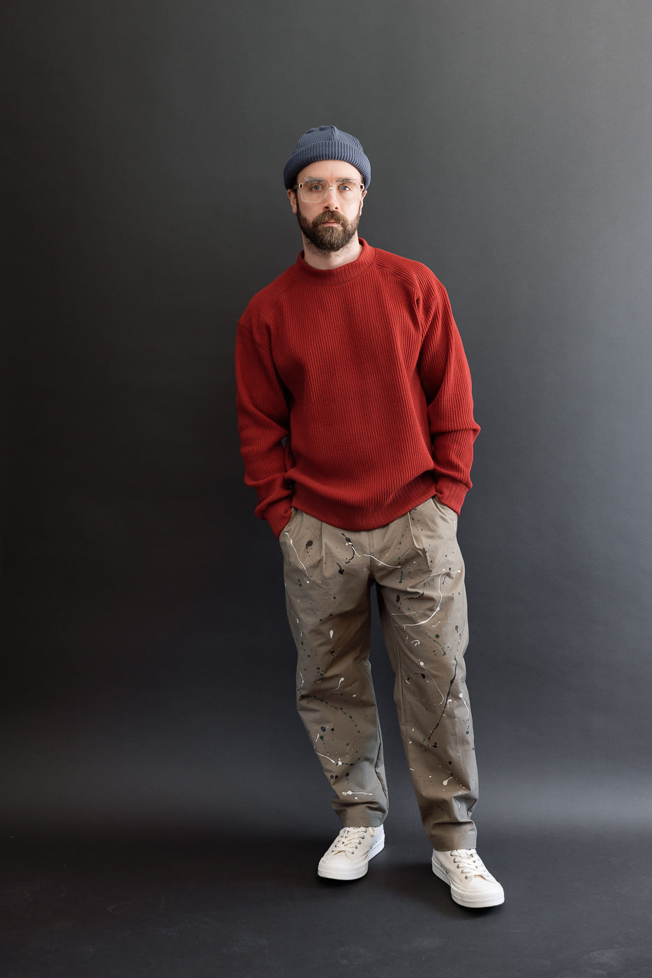 Full body front view: male model, 5'9
