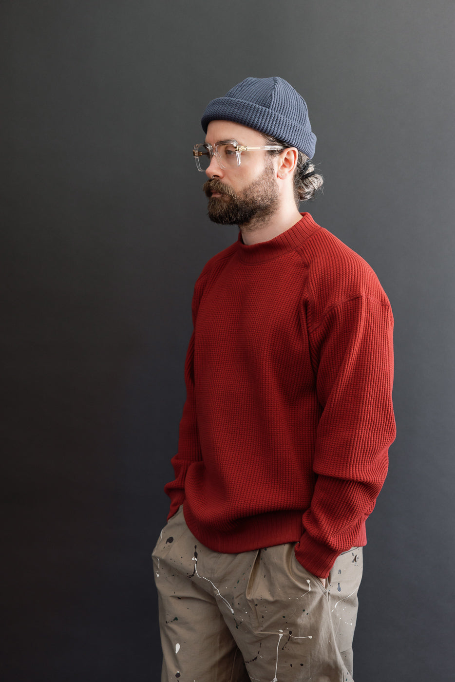 Full body profile of male model, 5'9