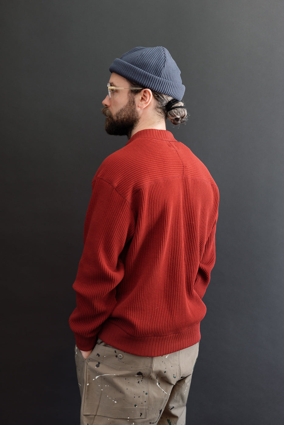 Back view, full body: male model, 5'9