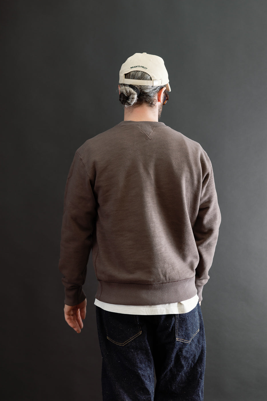 Back view of a male model (5'9