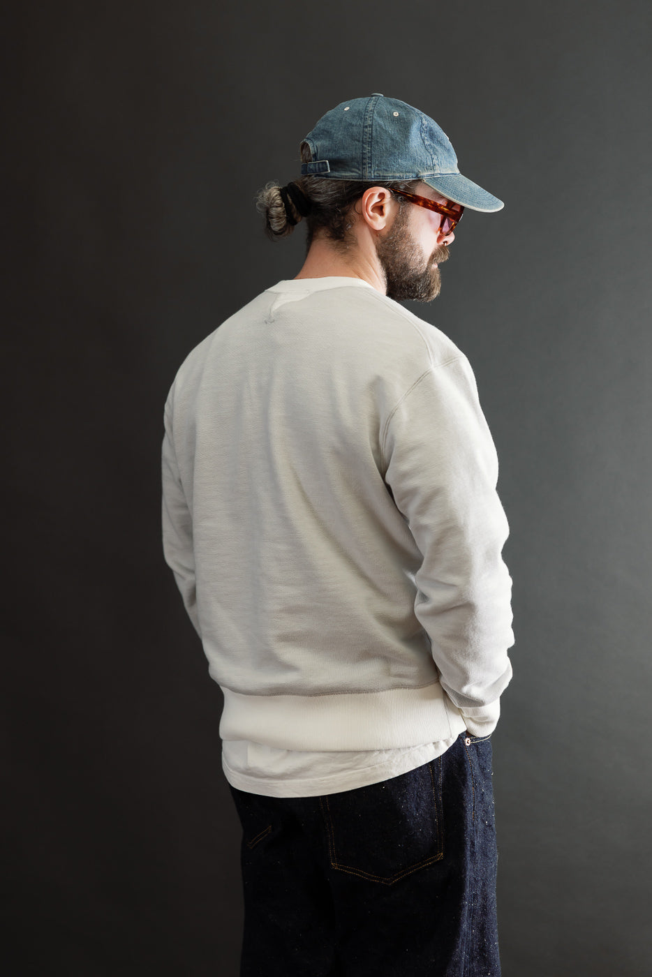 Back view of male model (5'9