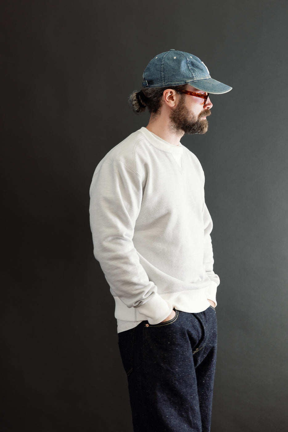Side profile of a male model, 5'9