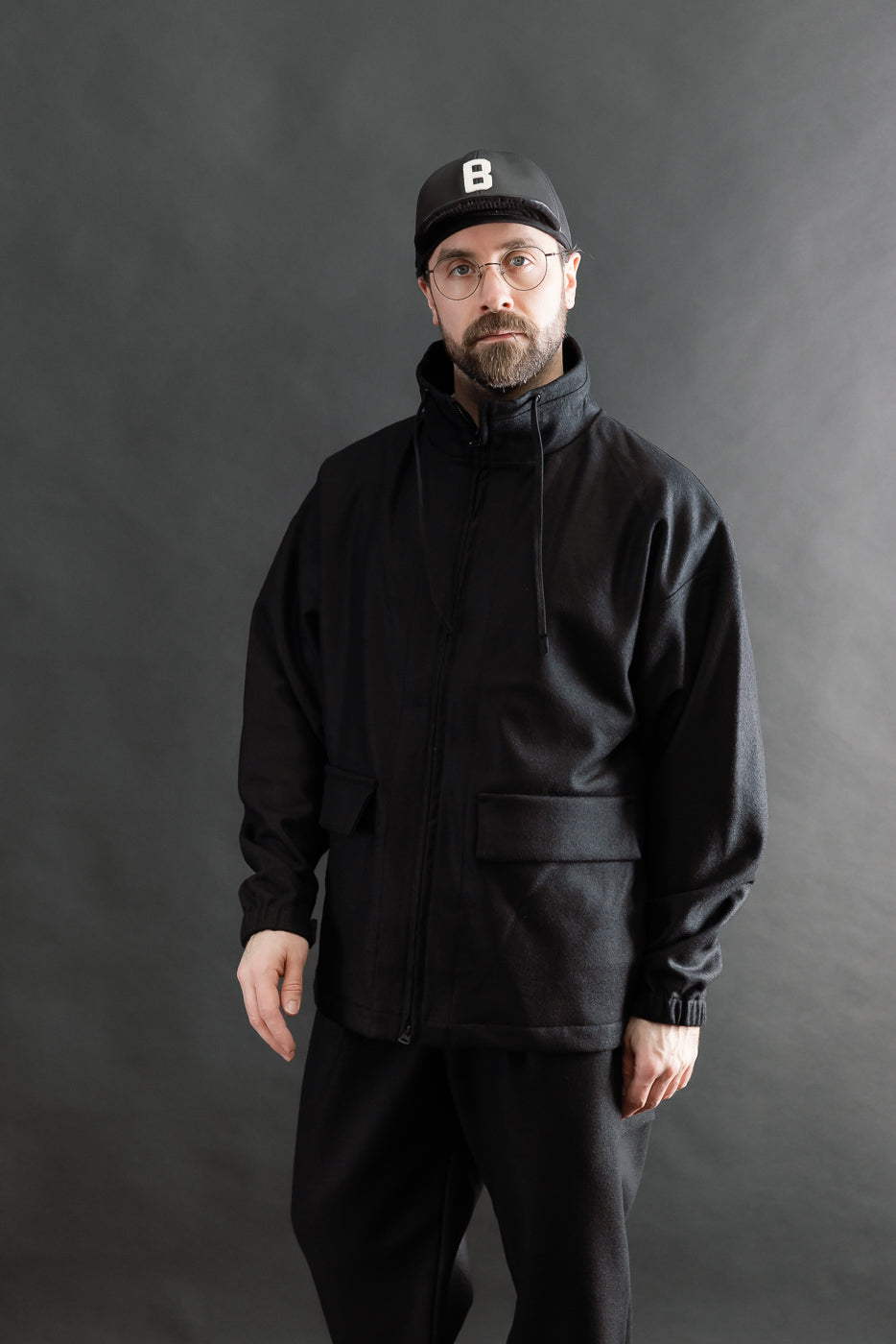 Front view, waist-up of male model 5'9