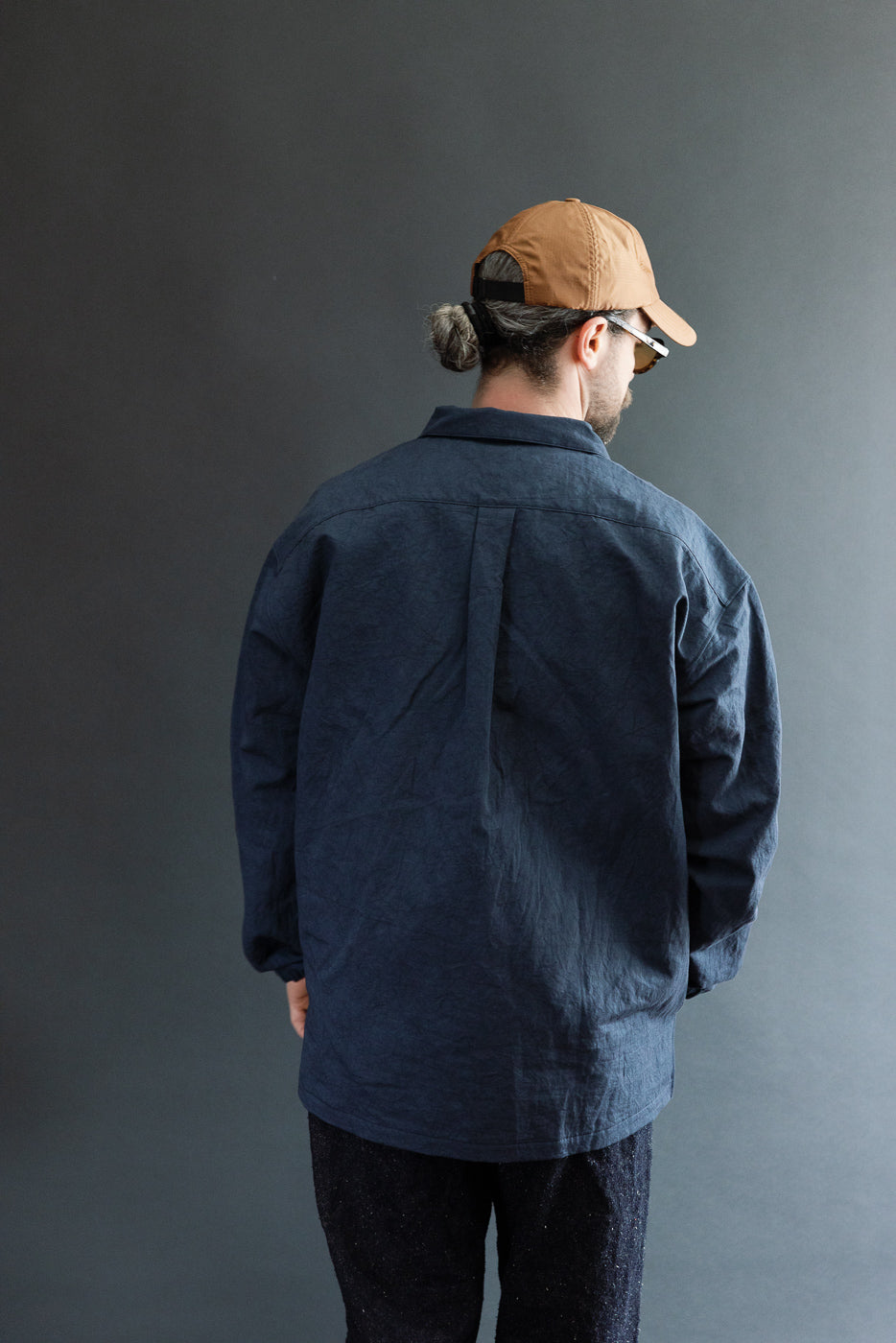 Back view of male model, 5'9