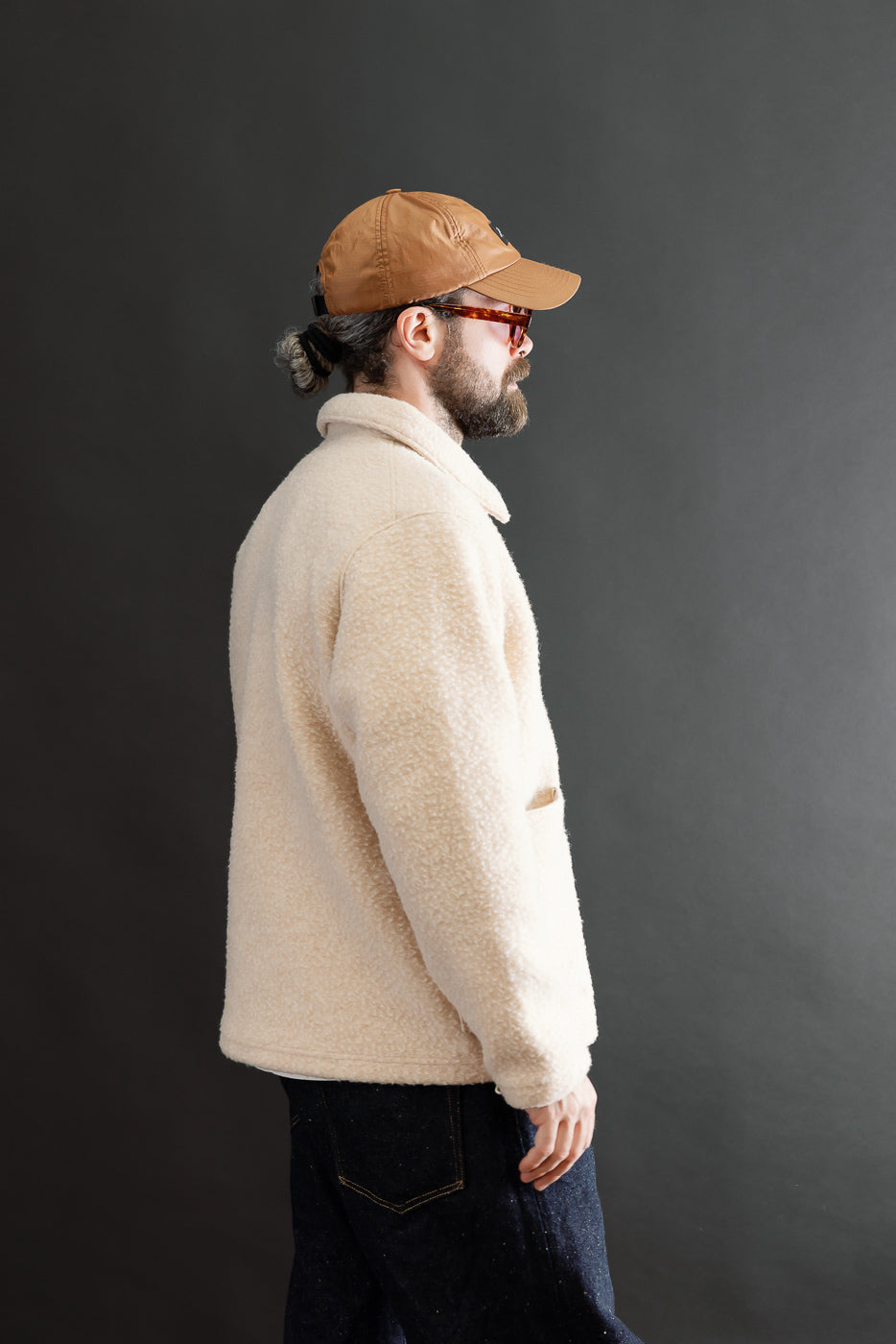 Side view of a male model, 5'9
