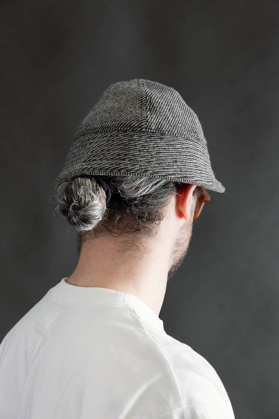 Rear view close-up of John Gluckow JG-31 Tweedy Prison Cap beige on male model, 5'9