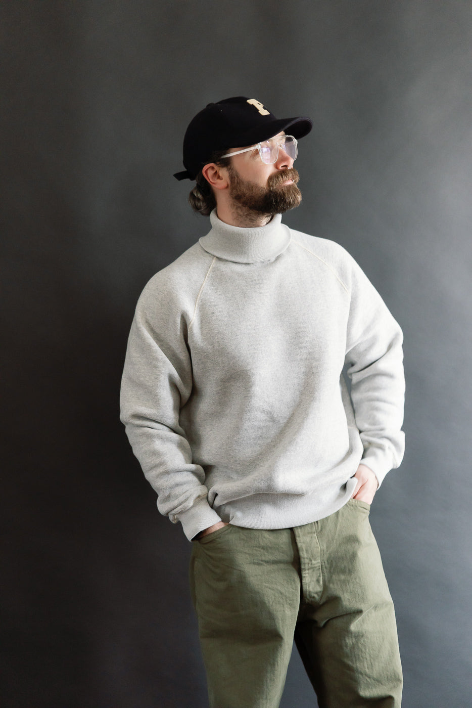 Front view, male model 5'9