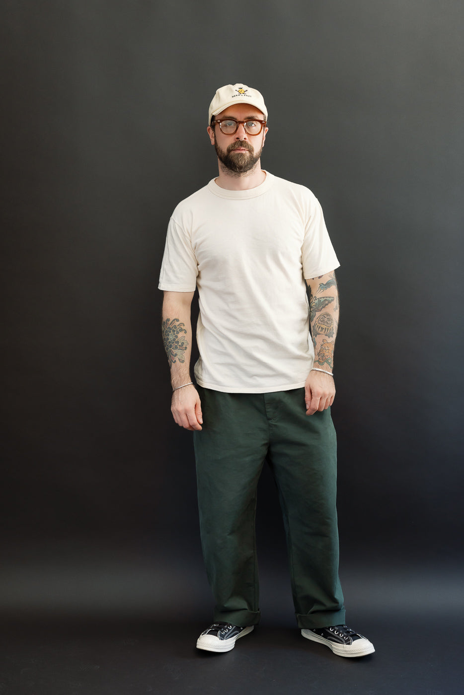 Full body front view: Male model, 5'9