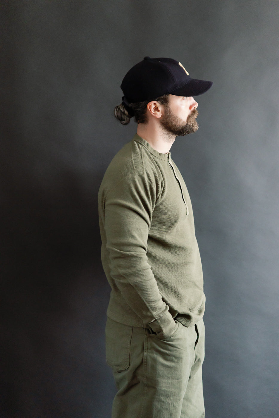 Side view of male model, 5'9