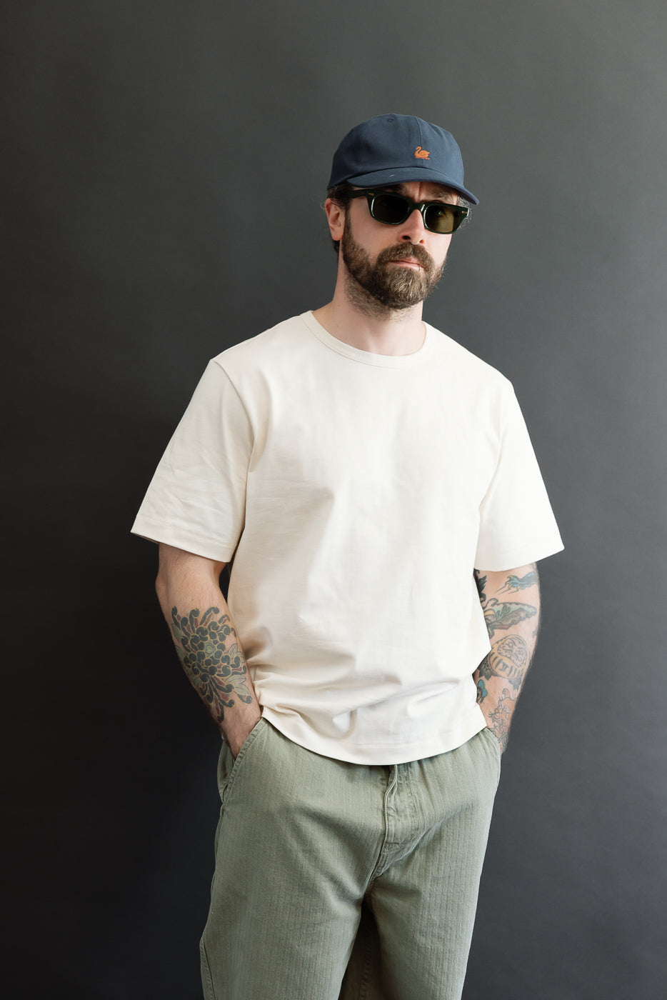 Front view of a male model, 5'9