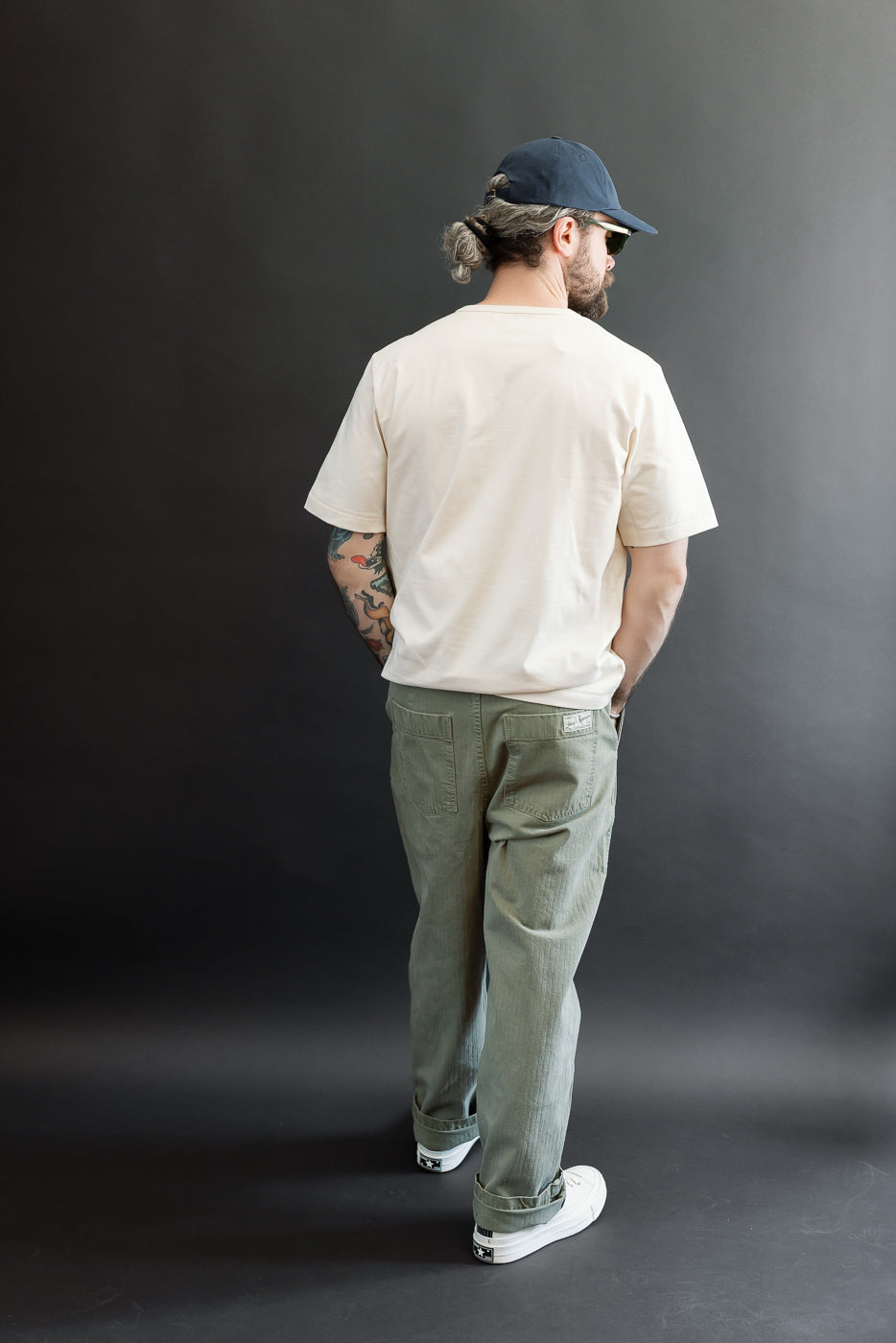 Back view of male model (5'9