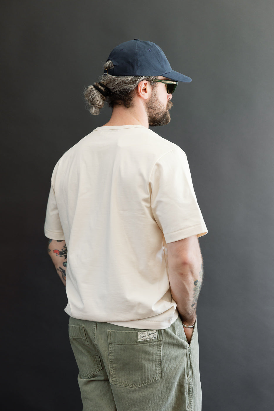 Back view of male model, 5'9