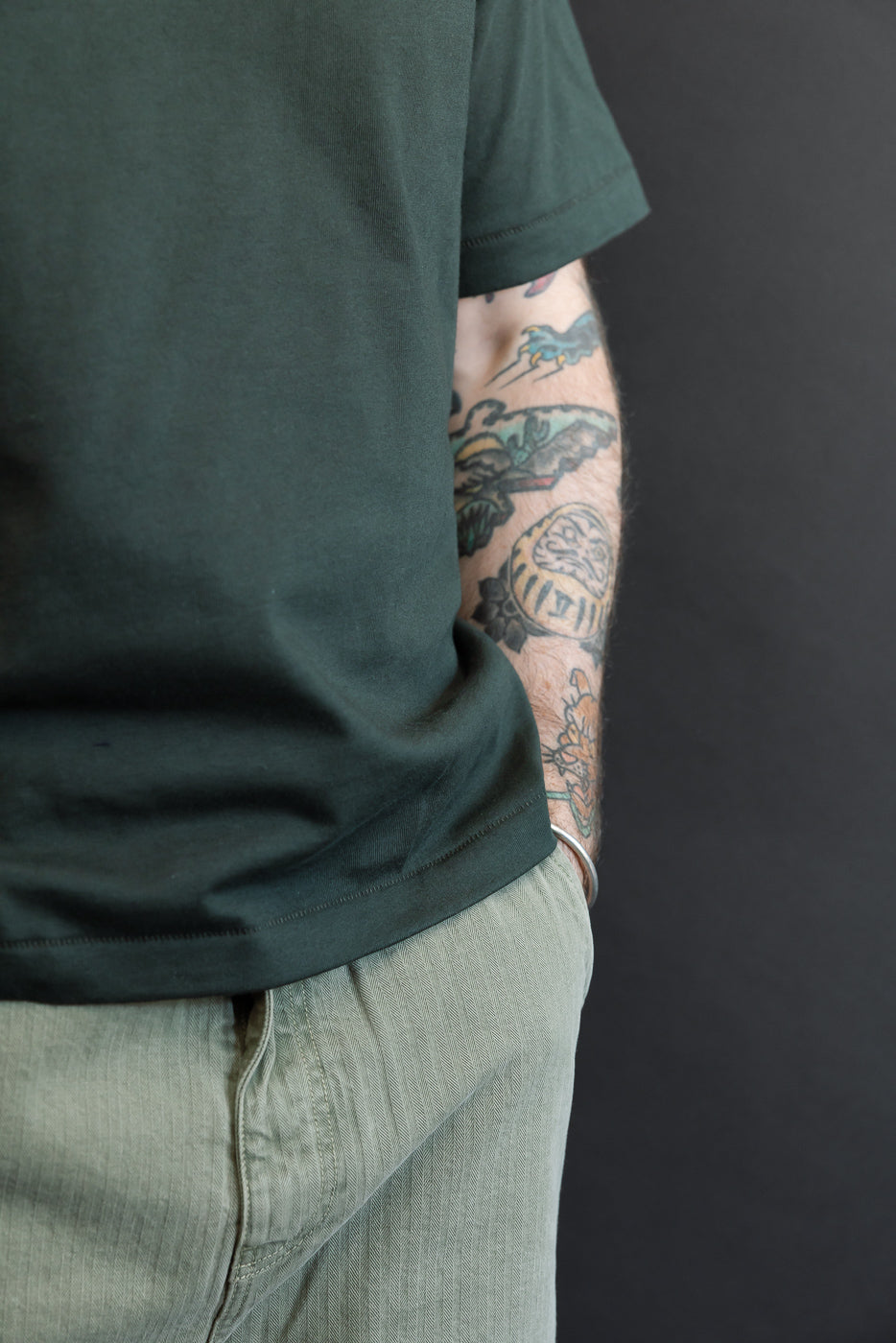 Close-up side view of a male model, 5'9