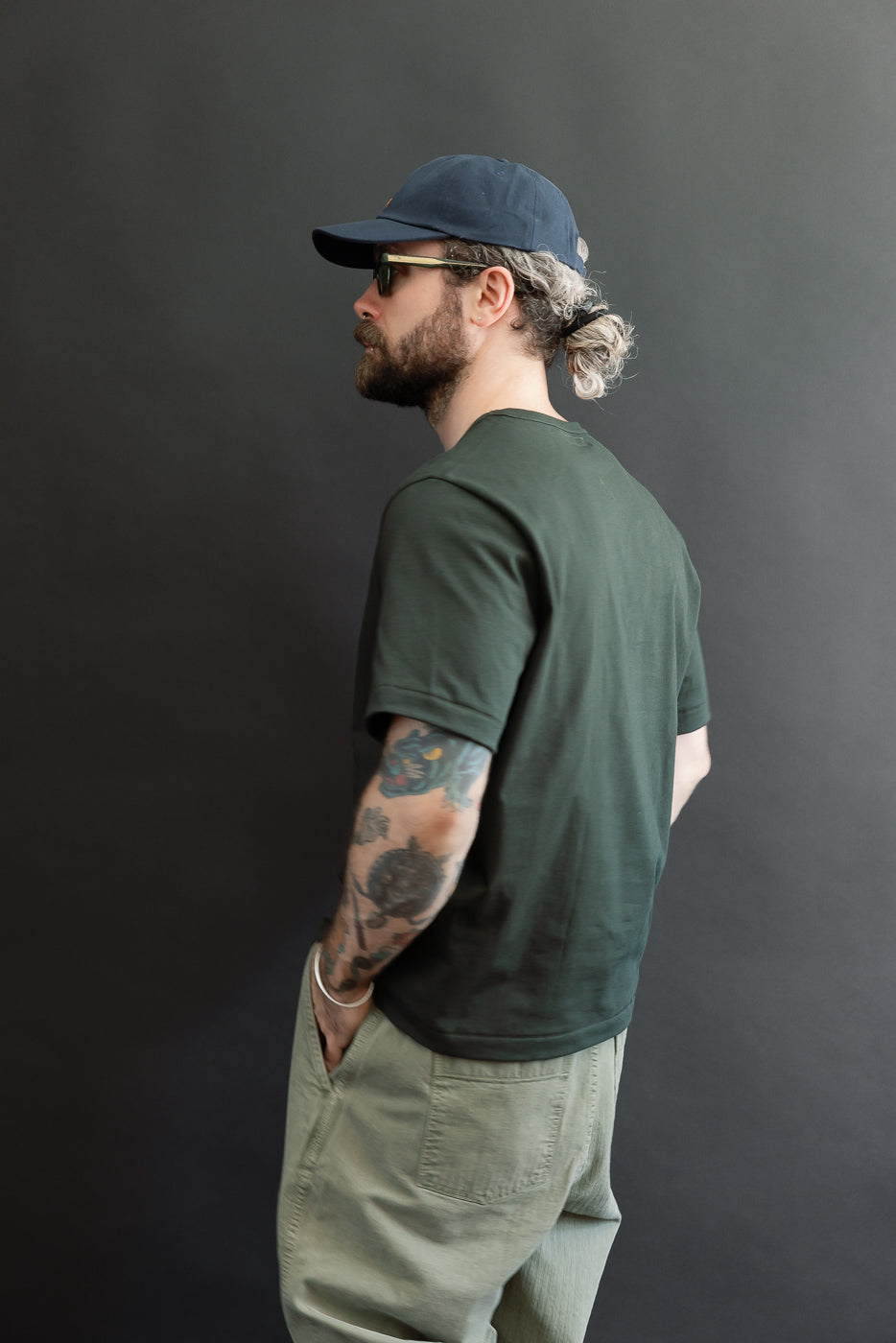 Side view, full body: 5'9