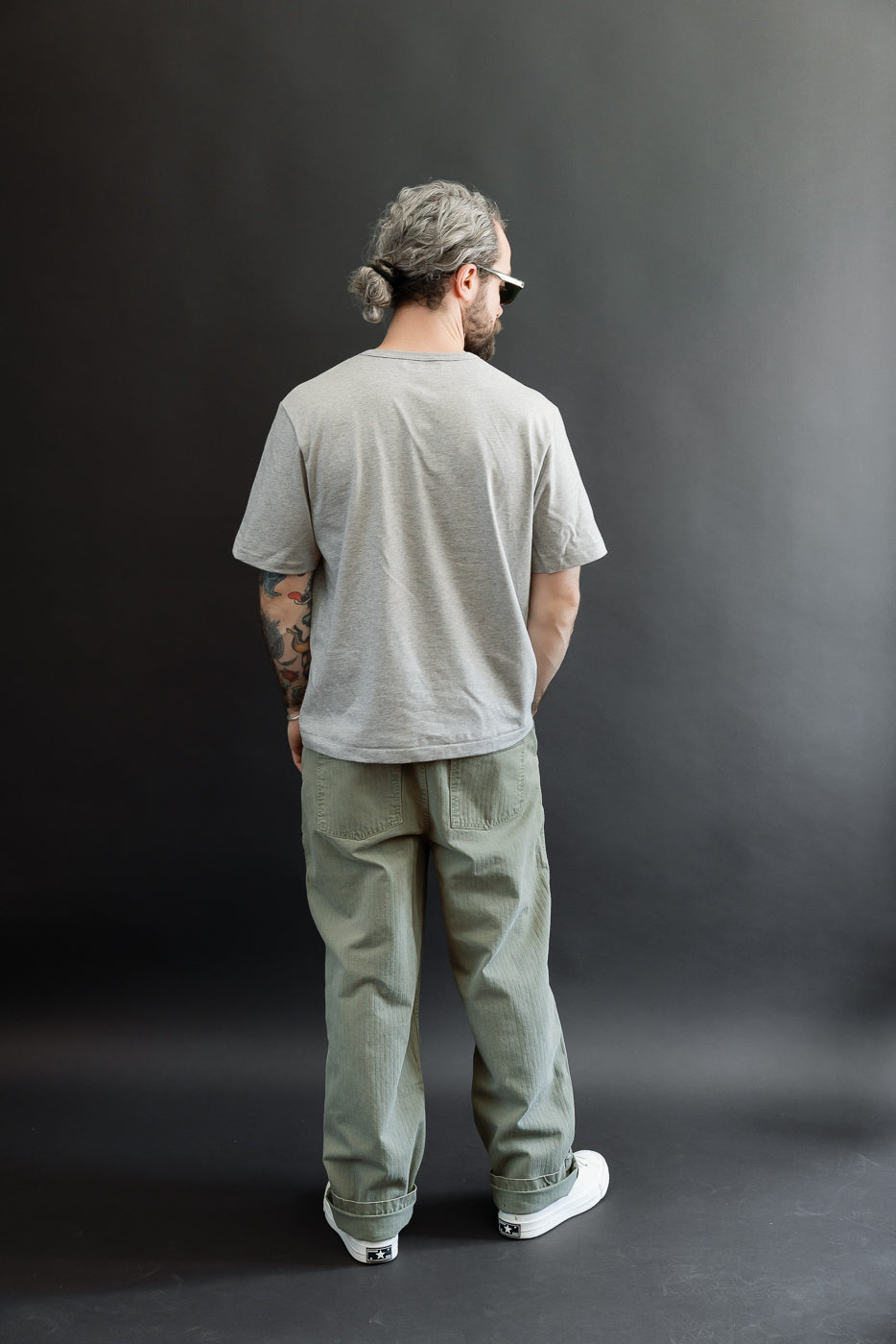 Back view full body of male model, 5'9