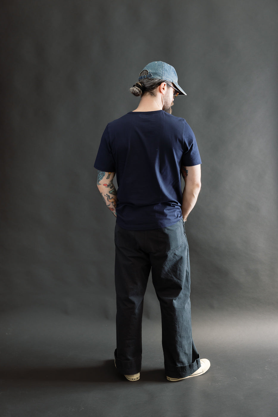 Full body back view of male model, 5'9