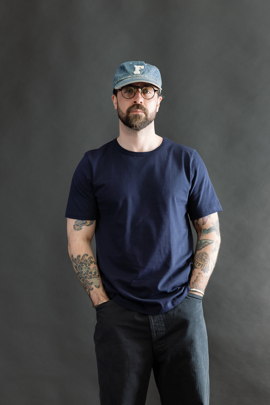 Front view, male model 5'9