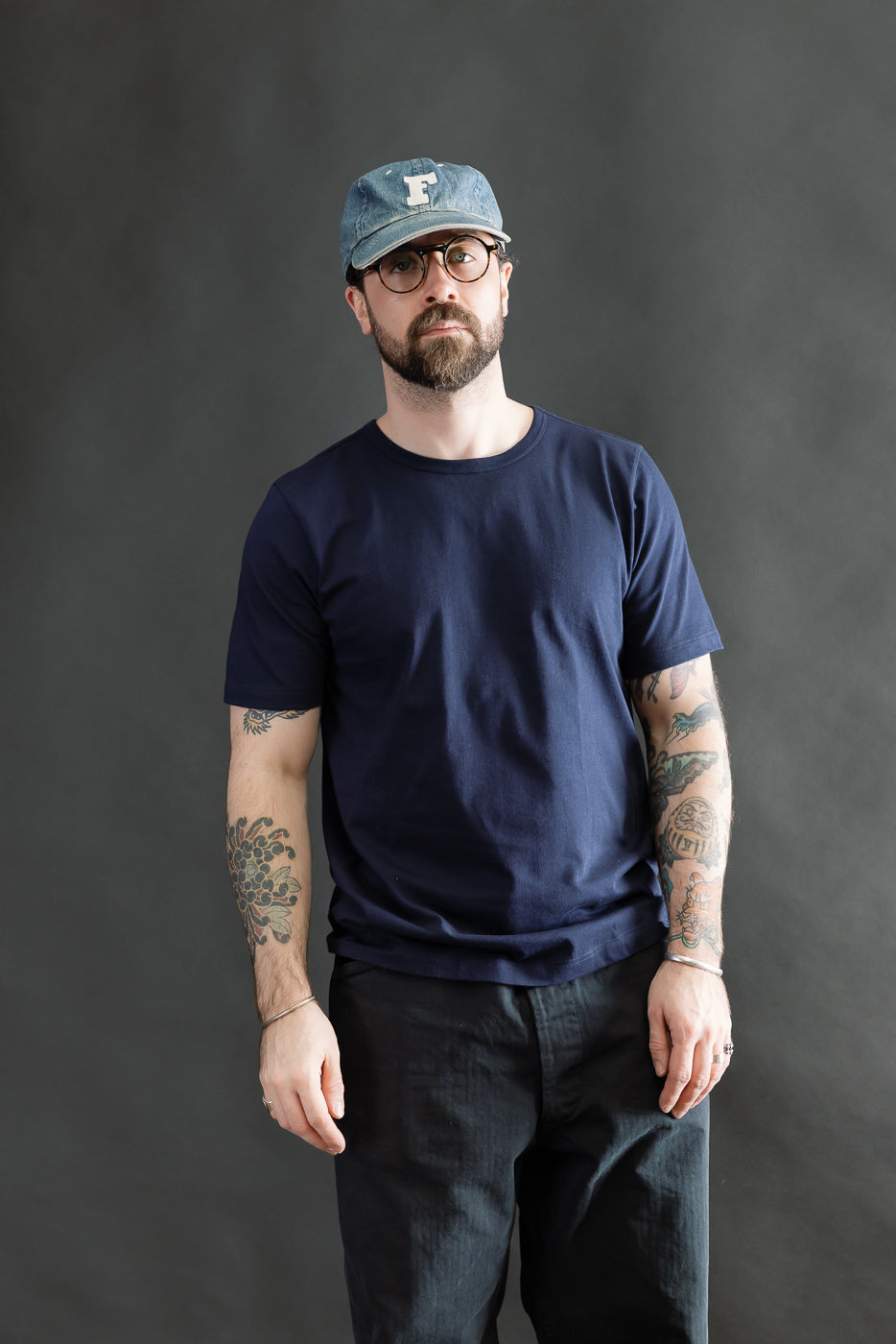 Front view, mid-length shot of male model 5'9