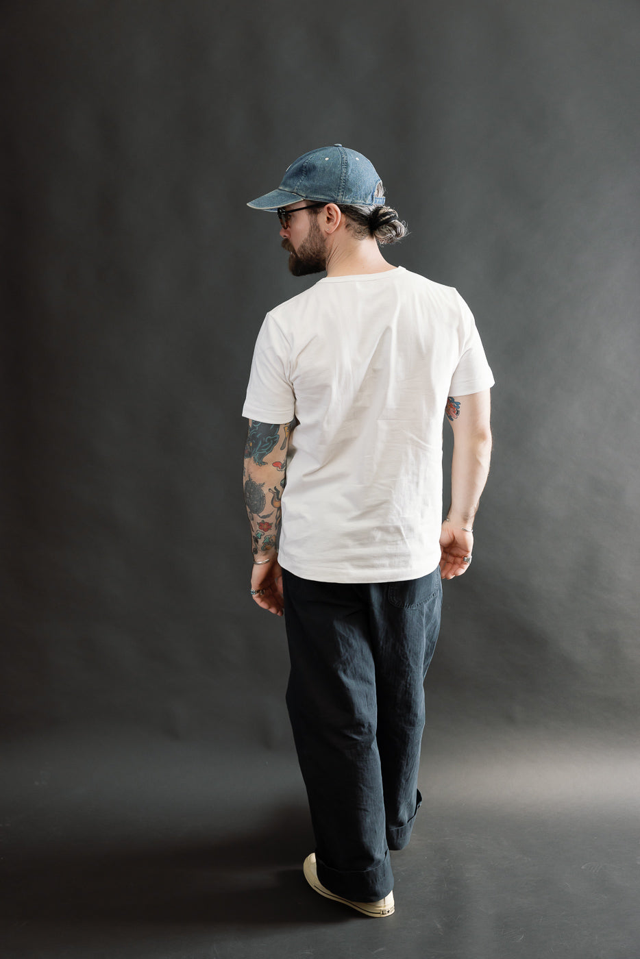 Full body view, male model 5'9