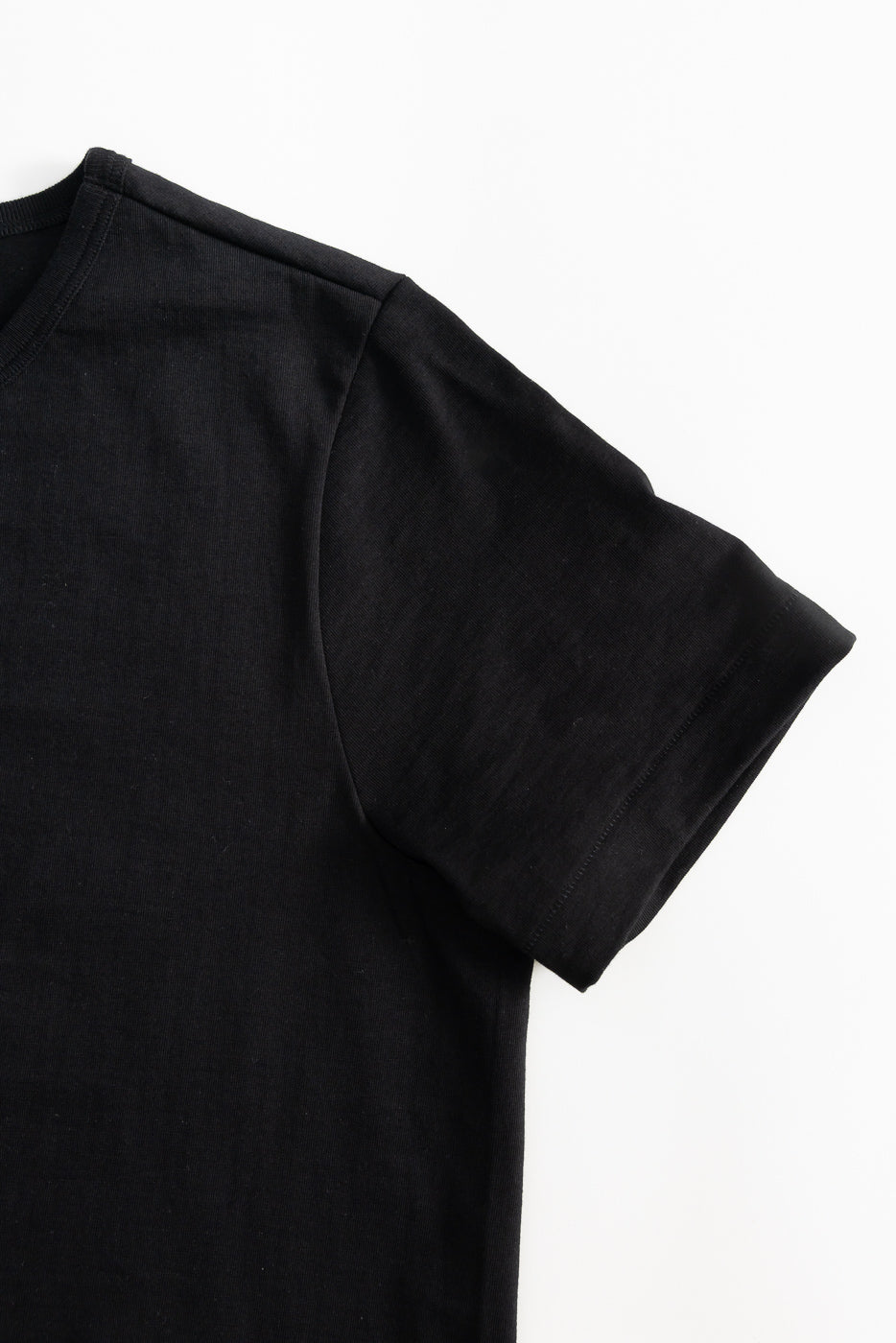 The 215.99 - 7.2oz Loopwheeled T-Shirt Classic Fit - Deep Black features a textured fabric and classic fit, showcasing the shoulder, sleeve, and torso against a white background.