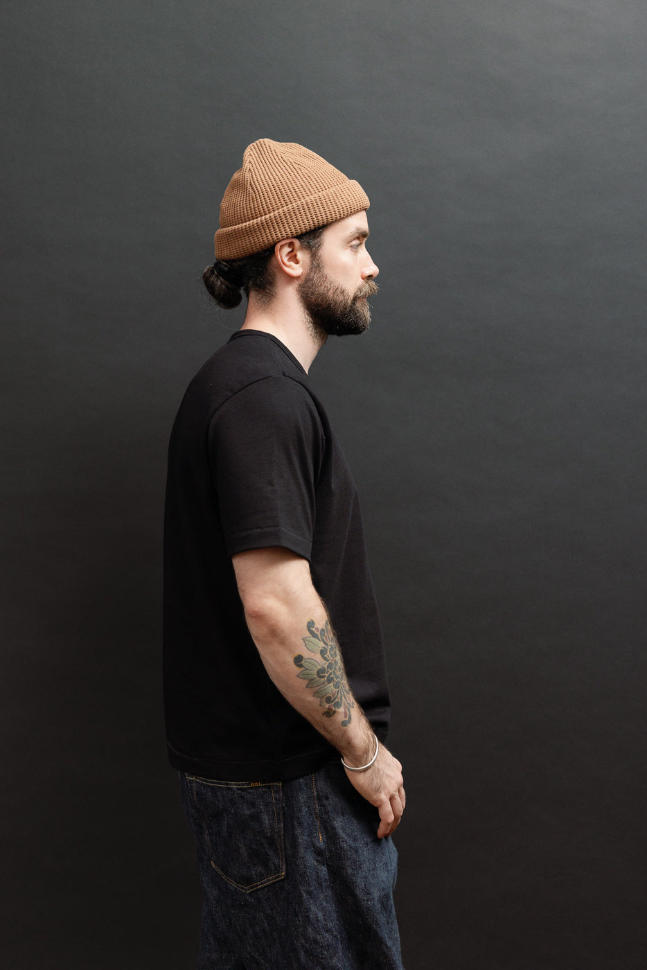 Side profile, full body view of a 5'9