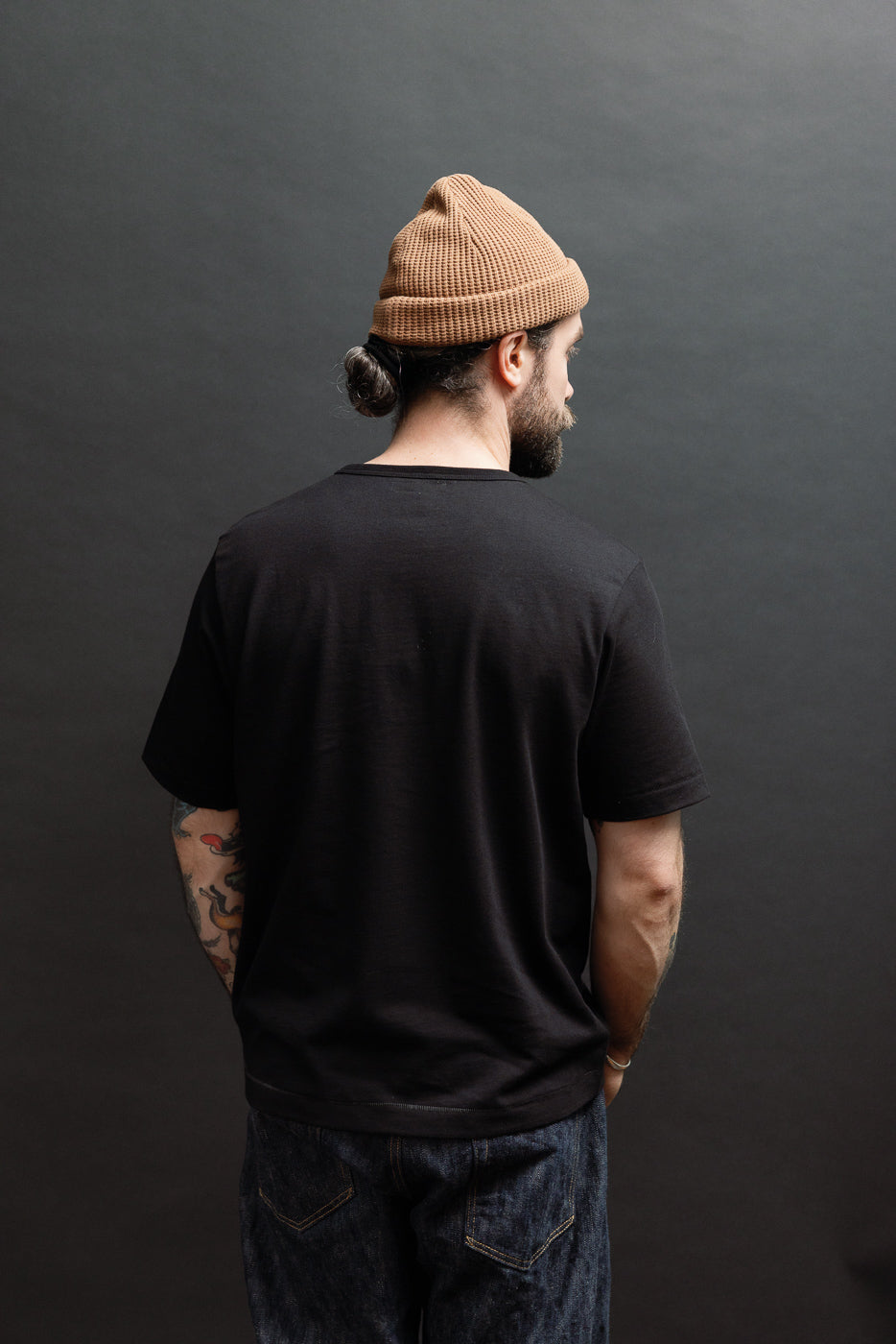 Back view of male model (5'9
